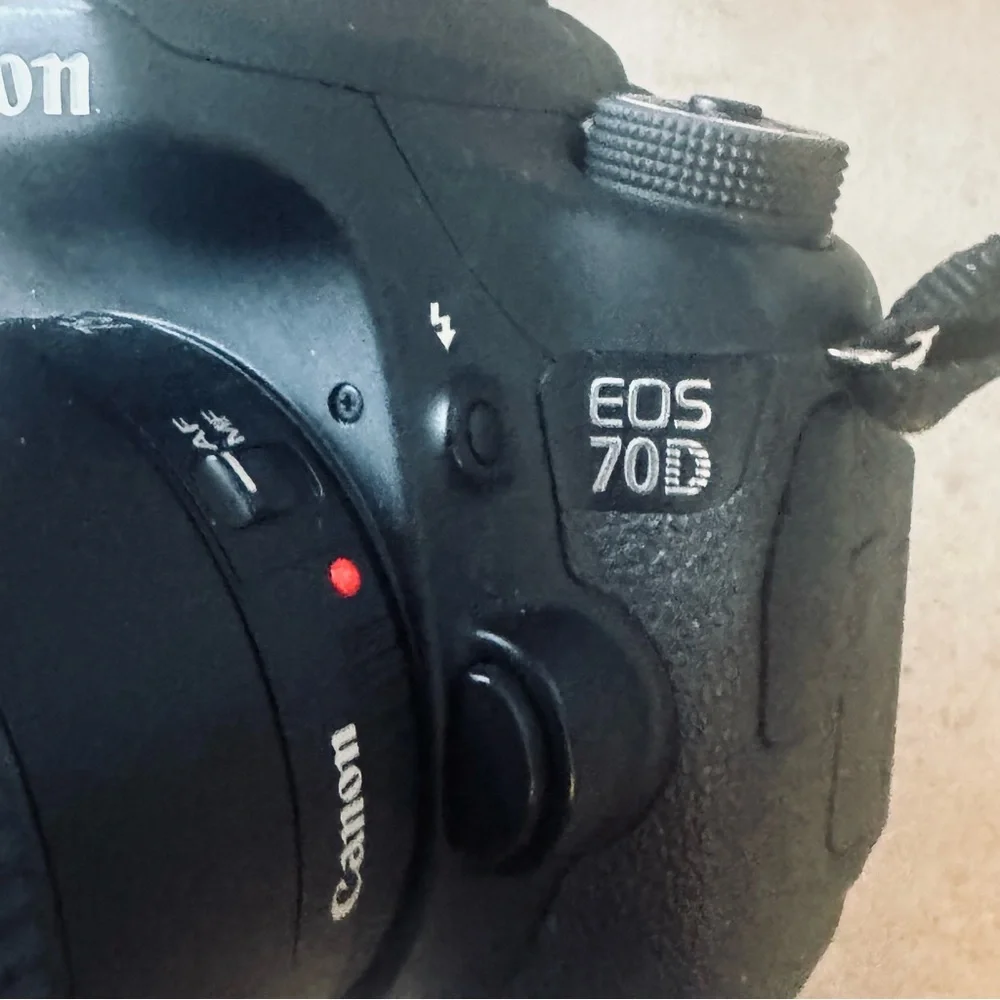 Canon EOS 70D DSLR Camera Body and 75-300 mm lens